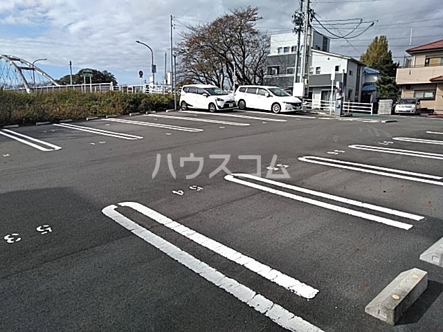13/14 駐車場