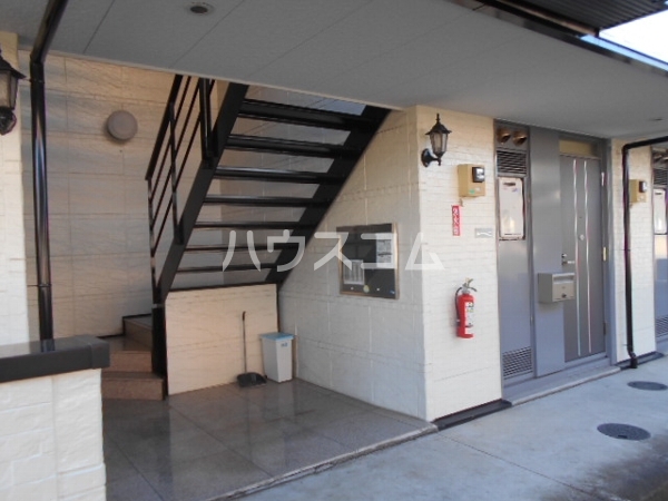 21/30 エントランス