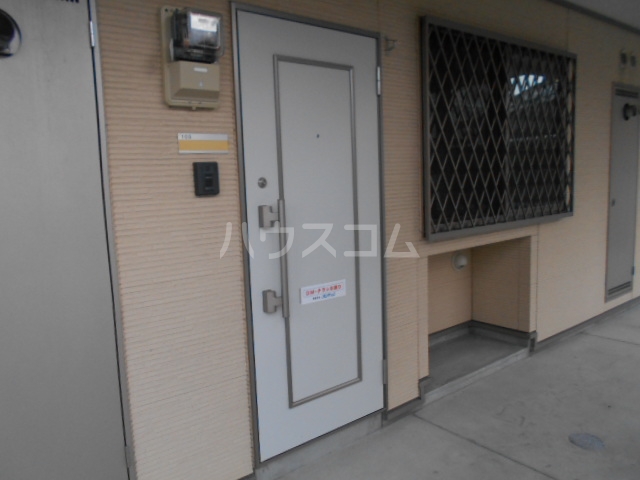 18/28 エントランス