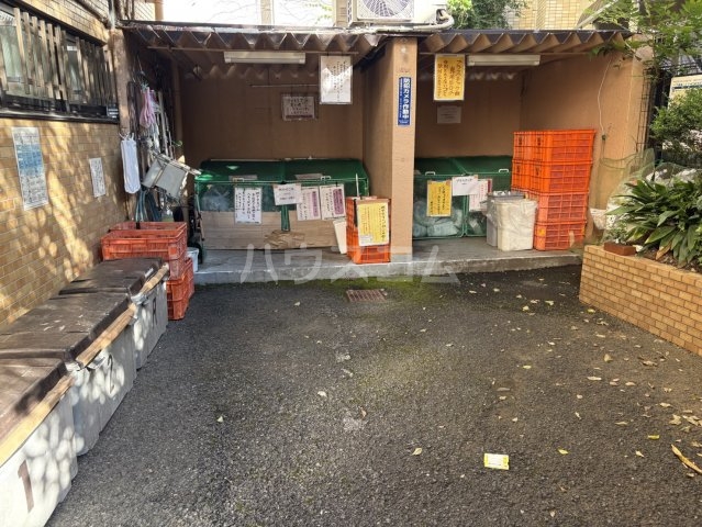 25/30 駐車場