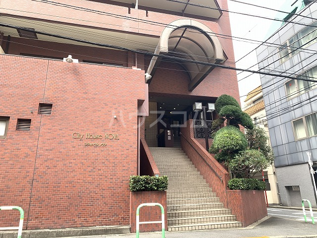 27/30 エントランス