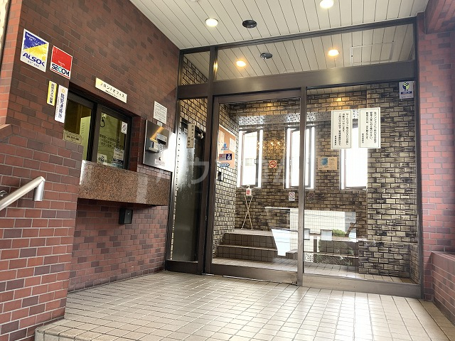 28/30 エントランス