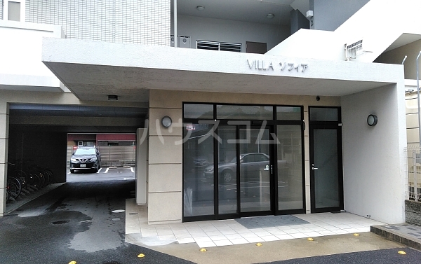 25/30 エントランス