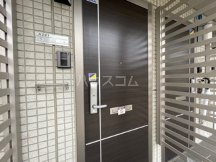 19/27 エントランス