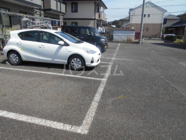 23/30 駐車場