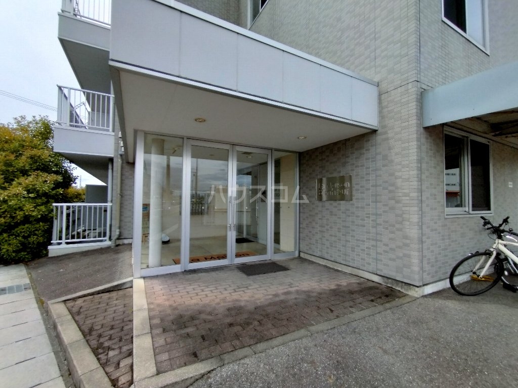 20/30 エントランス