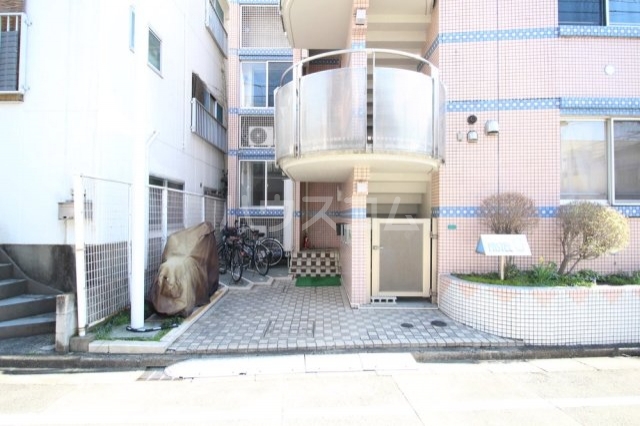 28/30 エントランス