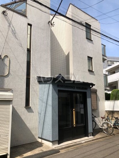 21/27 エントランス