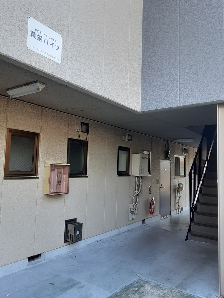 27/30 エントランス