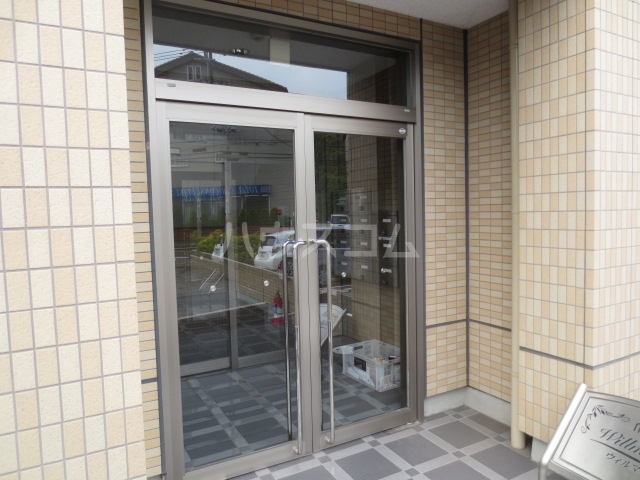 16/18 エントランス