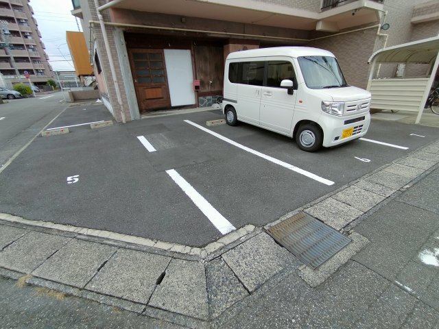 23/30 駐車場