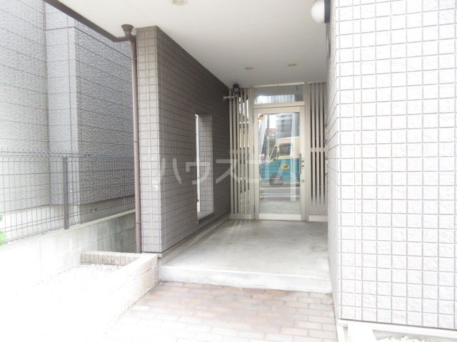 19/25 エントランス