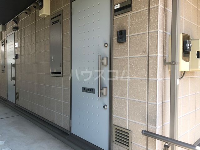 22/30 エントランス