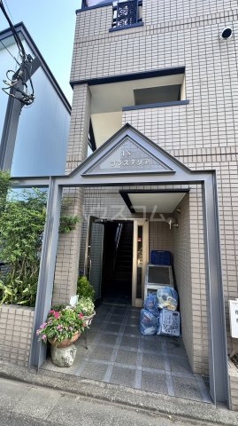 27/30 エントランス