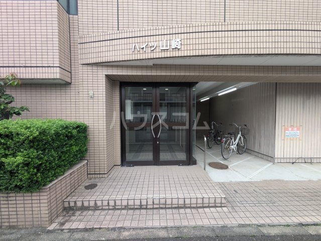 23/30 エントランス