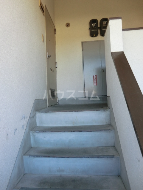 22/23 エントランス