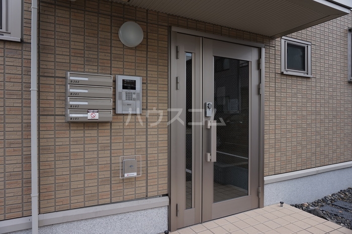 19/27 エントランス