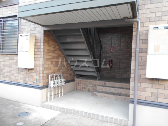 18/27 エントランス