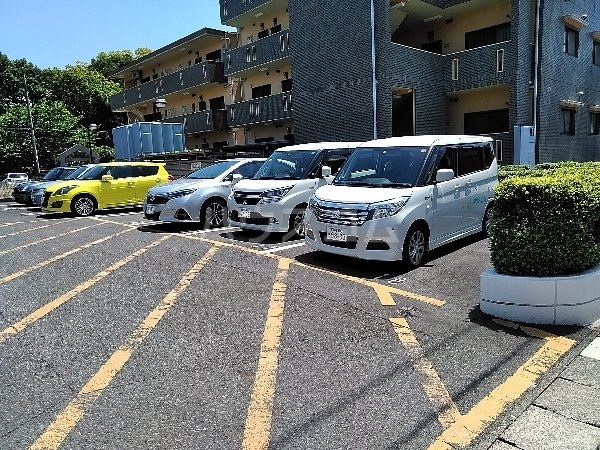 27/30 駐車場