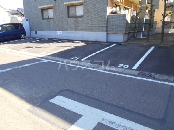 28/30 駐車場
