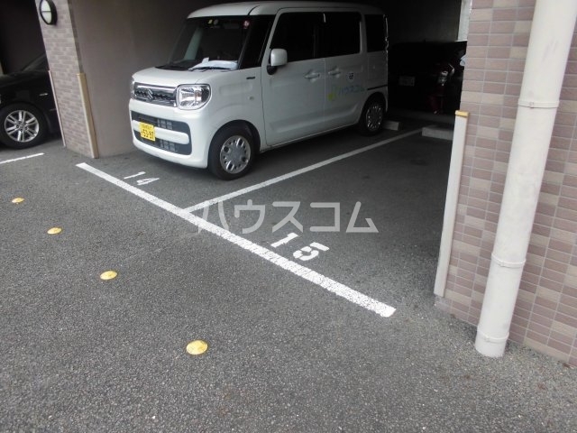 20/28 駐車場