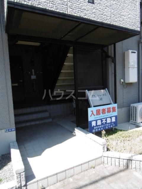 17/19 エントランス