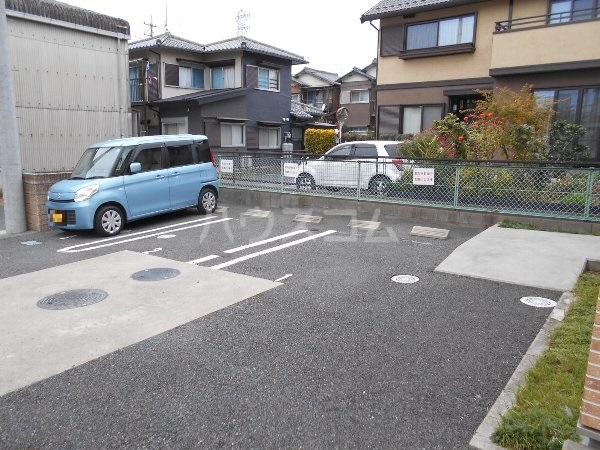 22/30 駐車場