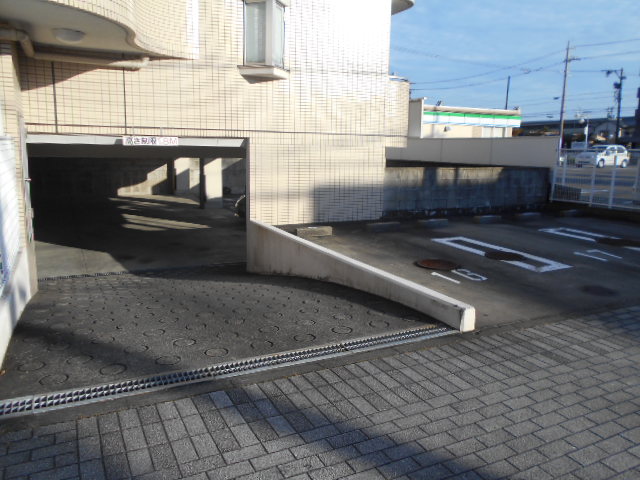 20/29 駐車場