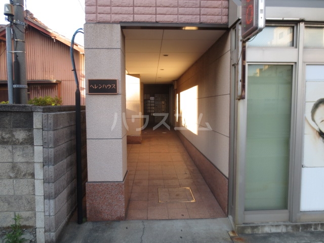 16/19 エントランス