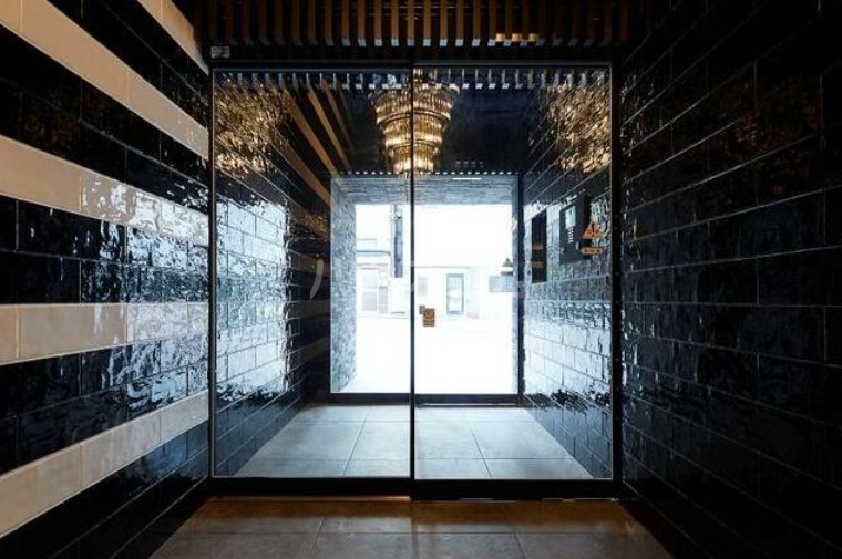 15/19 エントランス