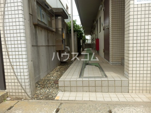 21/30 エントランス