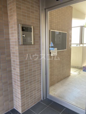 18/19 エントランス