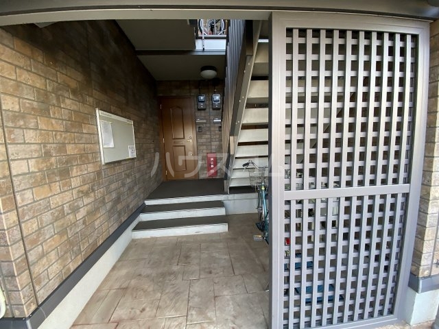 28/30 エントランス