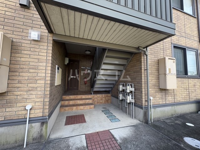 19/27 エントランス