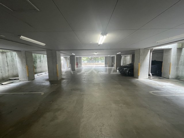 22/28 駐車場