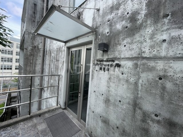 20/28 エントランス