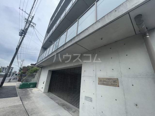 21/28 エントランス