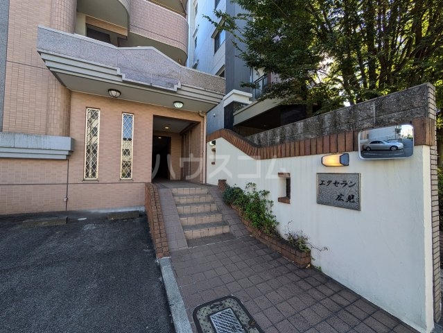 22/26 エントランス