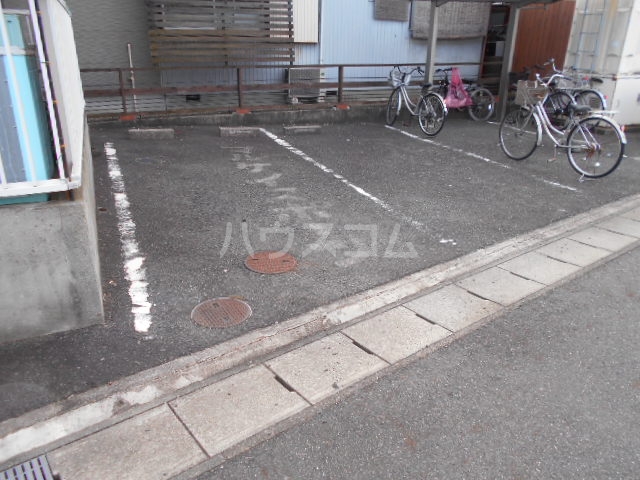 18/28 駐車場