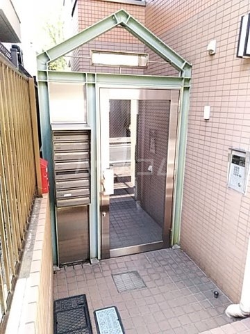 25/27 エントランス