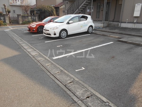23/30 駐車場