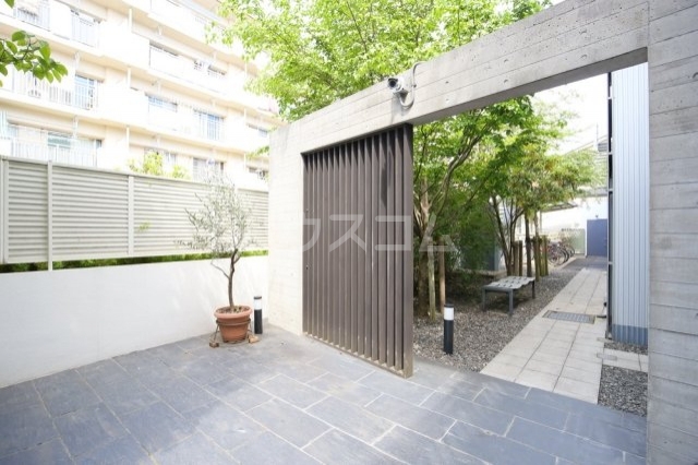 13/18 エントランス