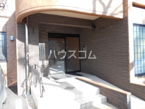 21/30 エントランス