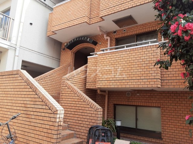 22/27 エントランス