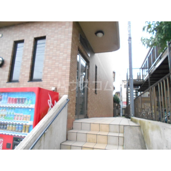 18/28 エントランス