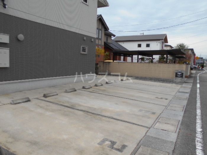 16/23 駐車場