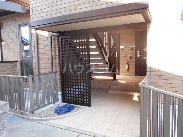 25/30 エントランス