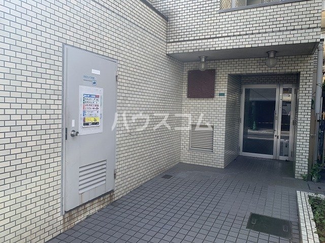 18/27 エントランス