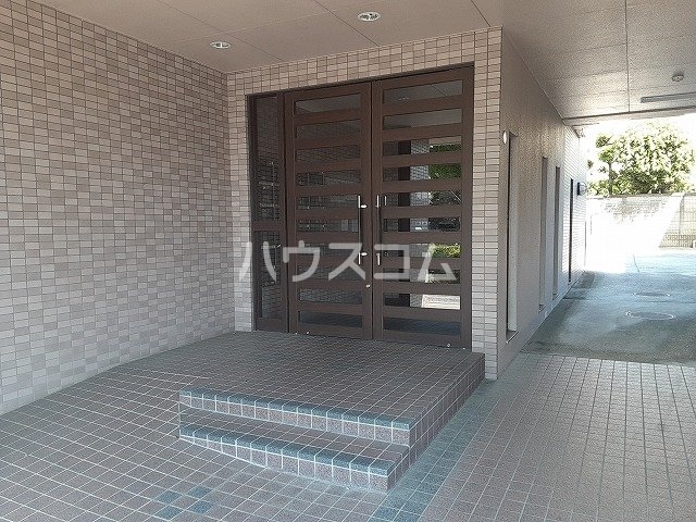 14/18 エントランス