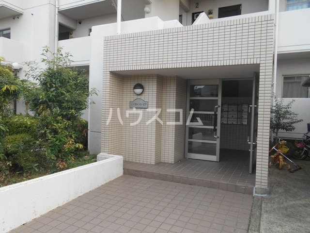 18/27 エントランス